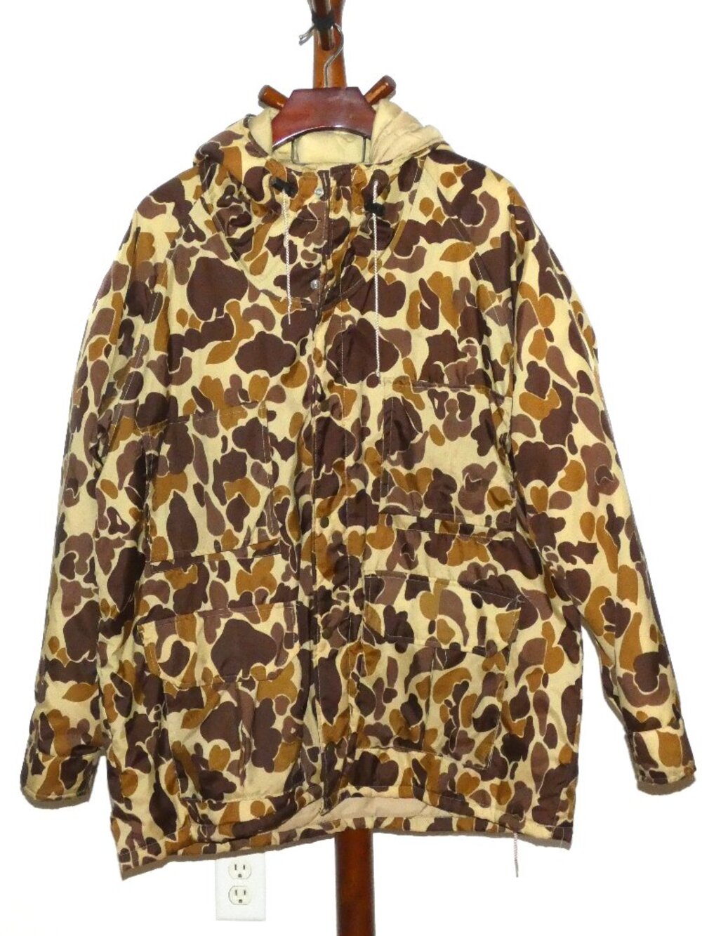 Vintage Mount'n Prairie insulated hooded camo hunting coat/jacket.